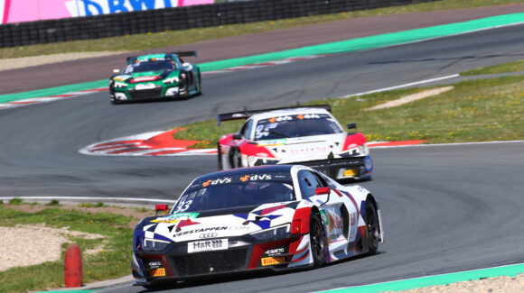 EN: Another double: Start of the season in the ADAC GT Masters with top-10 result and podium at the 12h race in Spa.