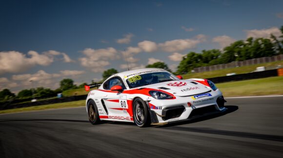 Car Collection Motorsport mit starkem Wochenende in Oschersleben